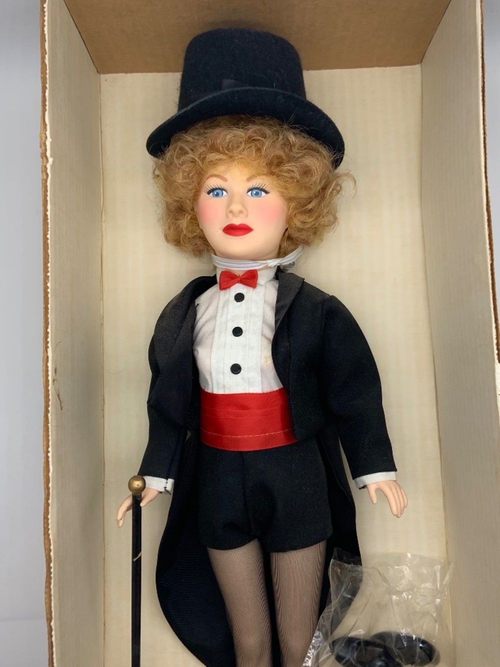 Vintage 1985 Effanbee Lucille Ball I Love Lucy Doll Figure w/ Paperwork & Box